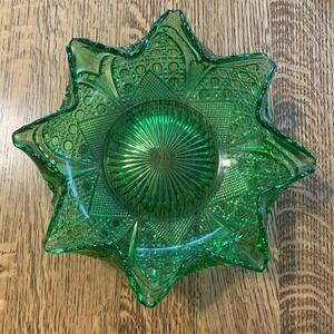 Tarentum glass emerald green fruit bowl 9.5"